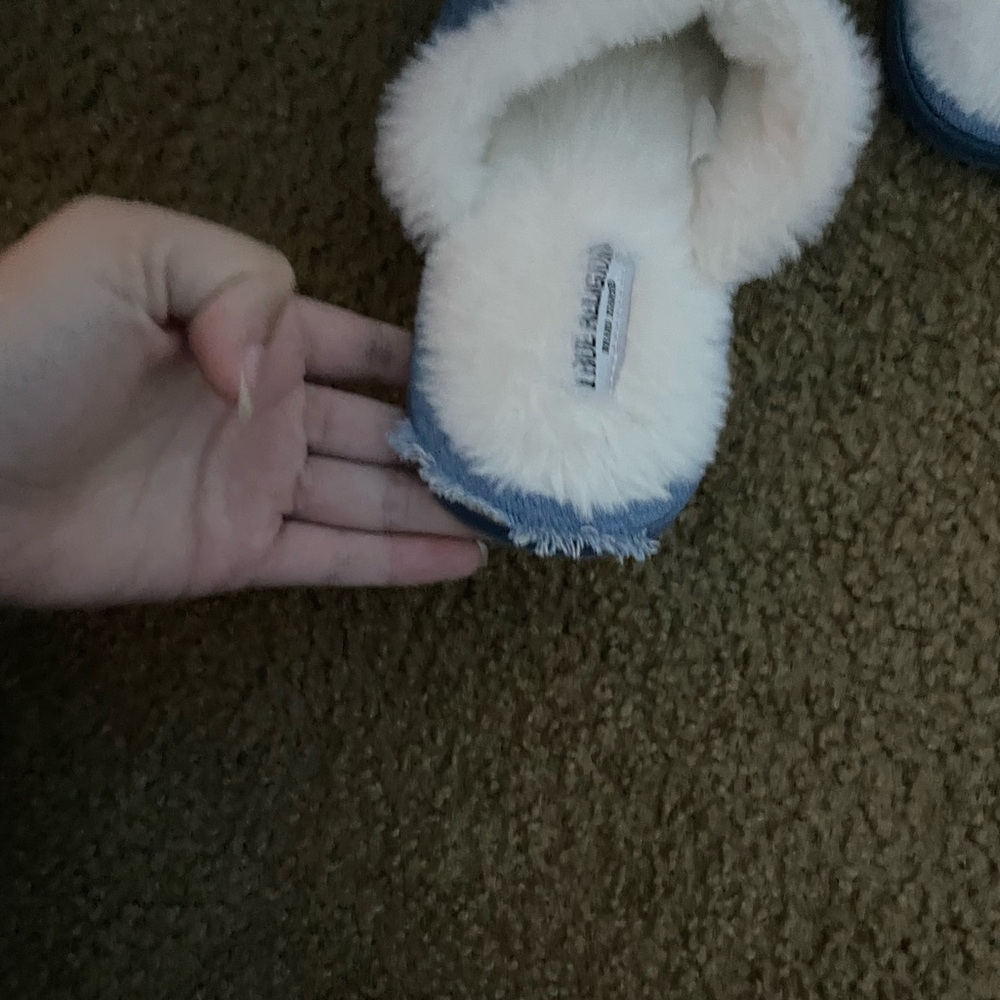 •True Religion Rhinestone Slippers• - Picture 7 of 9